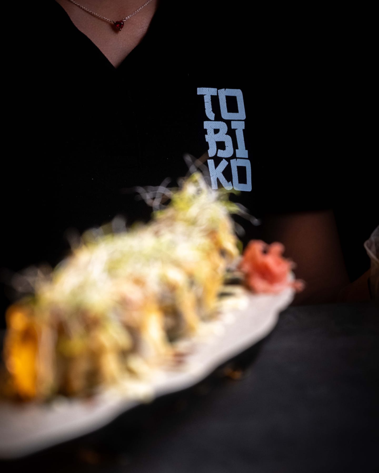 Tobiko sushi humeante