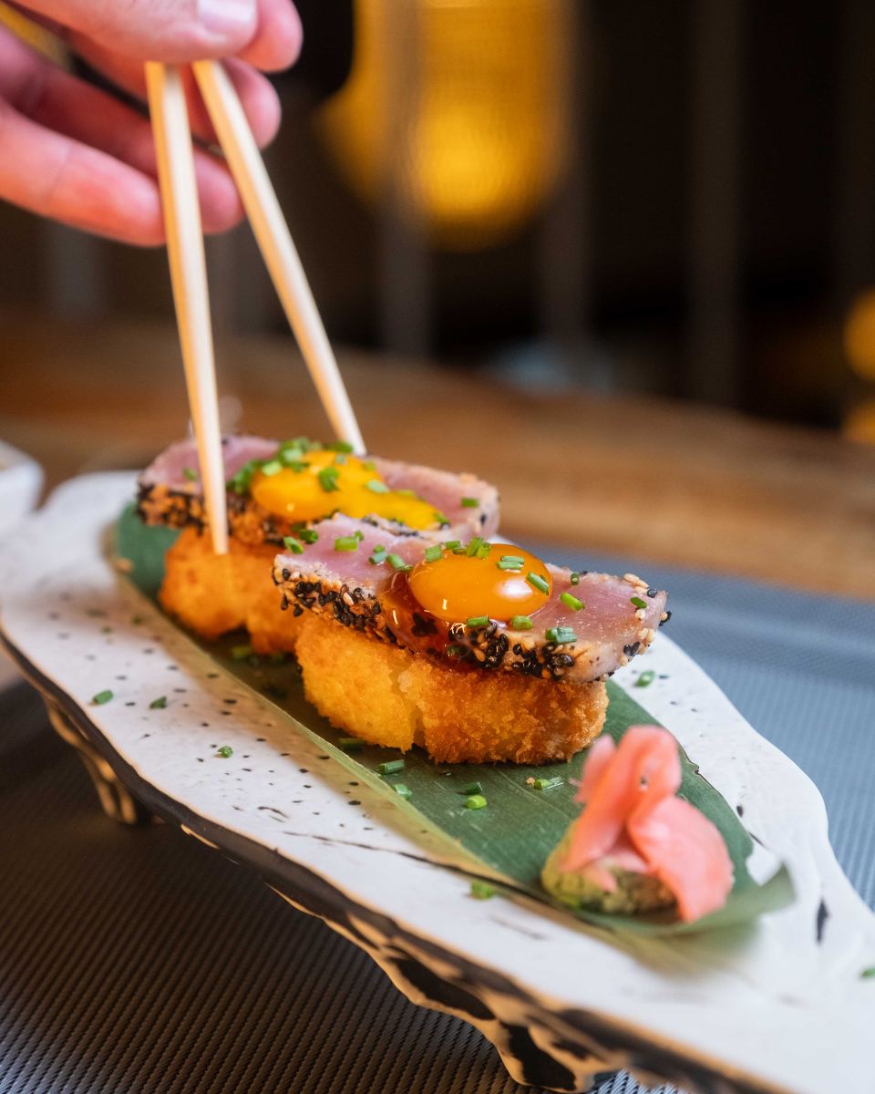Tataki de atún con yema
