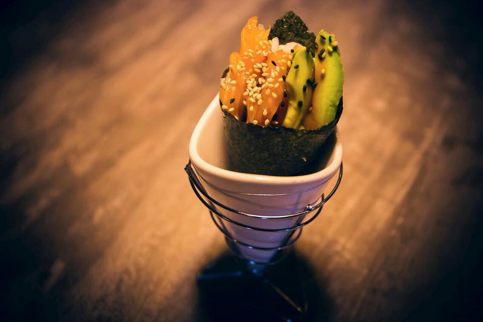 Temaki de salmón y aguacate